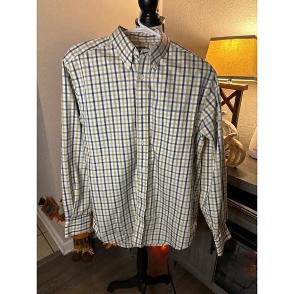 Eddie Bauer men’s long sleeve plaid size small relaxed fit‎